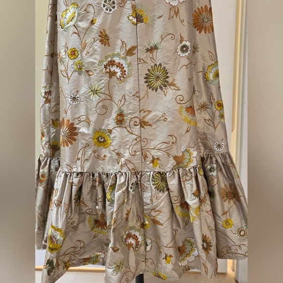 HOUSE OF AAMA Elegant Floral Beige Silk Dress With Floral Embroidery Size 6 - Picture 6 of 11